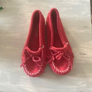 Sz 3 Hot Pink Suede Leather Minnetonka Moccasins. Like New!